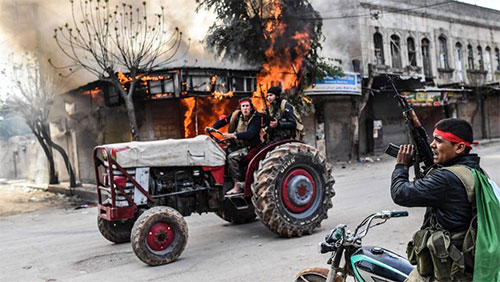 Soldados turcos y terroristas saquean la ciudad de Afrin